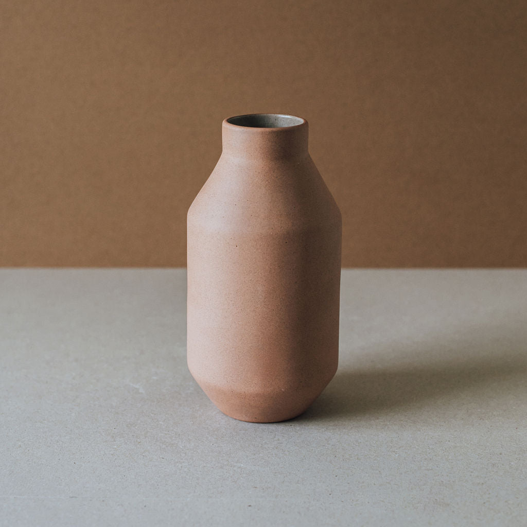 Tibor Ceramic Vase – Handcrafted Clay, Natural Finish