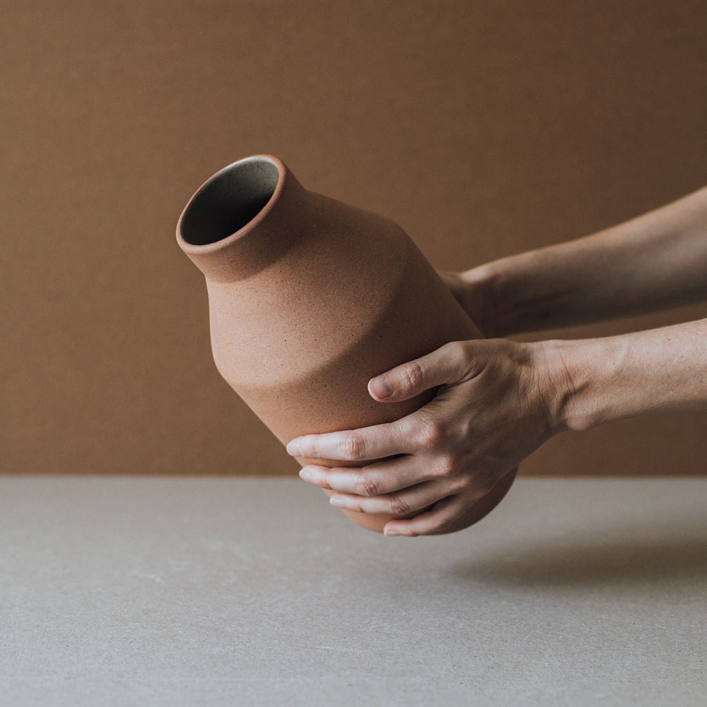 Tibor Ceramic Vase – Handcrafted Clay, Natural Finish