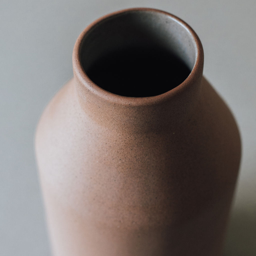 Tibor Ceramic Vase – Handcrafted Clay, Natural Finish