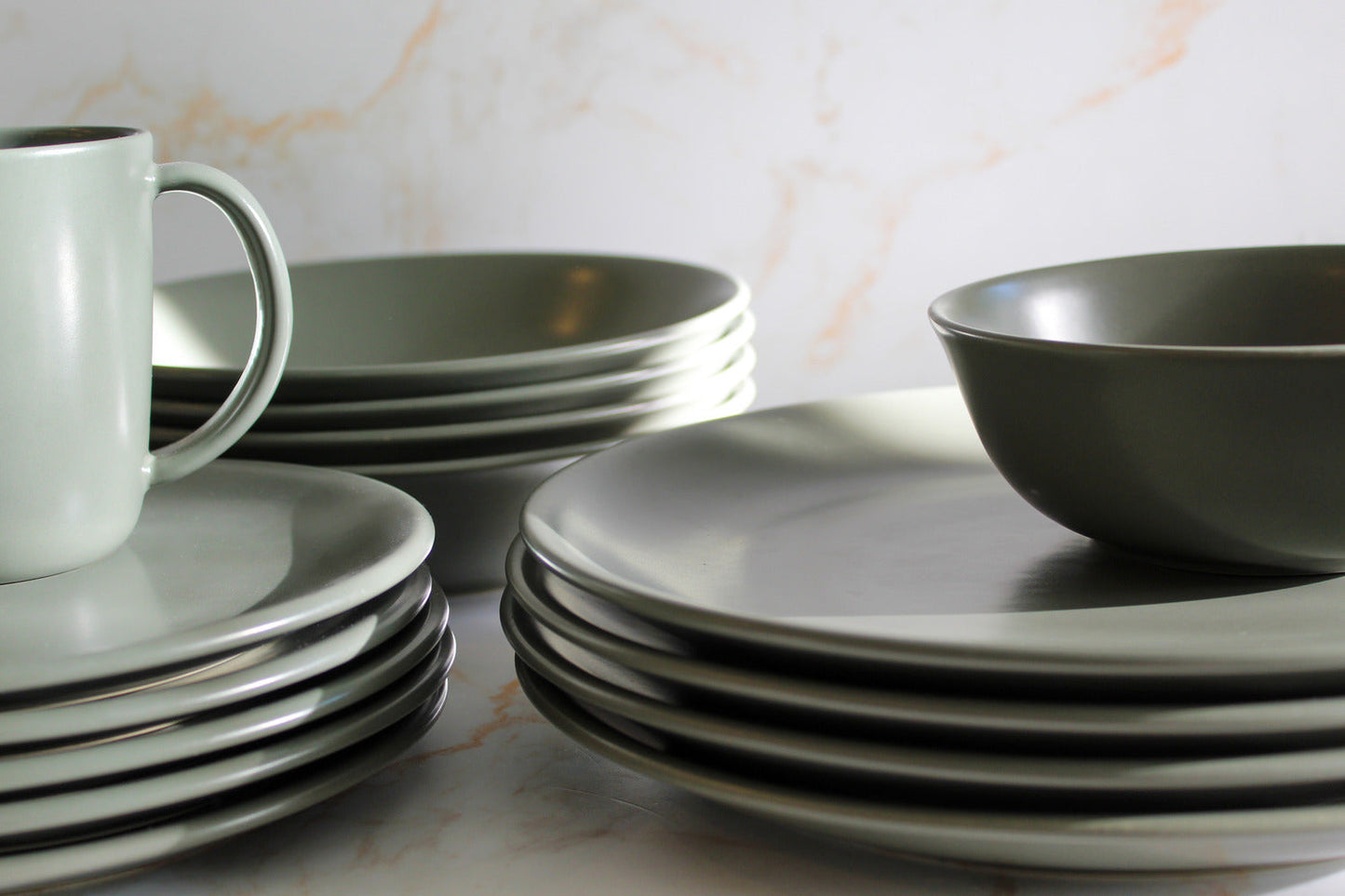 The Legacy Collection – 20-Piece Dinnerware Set