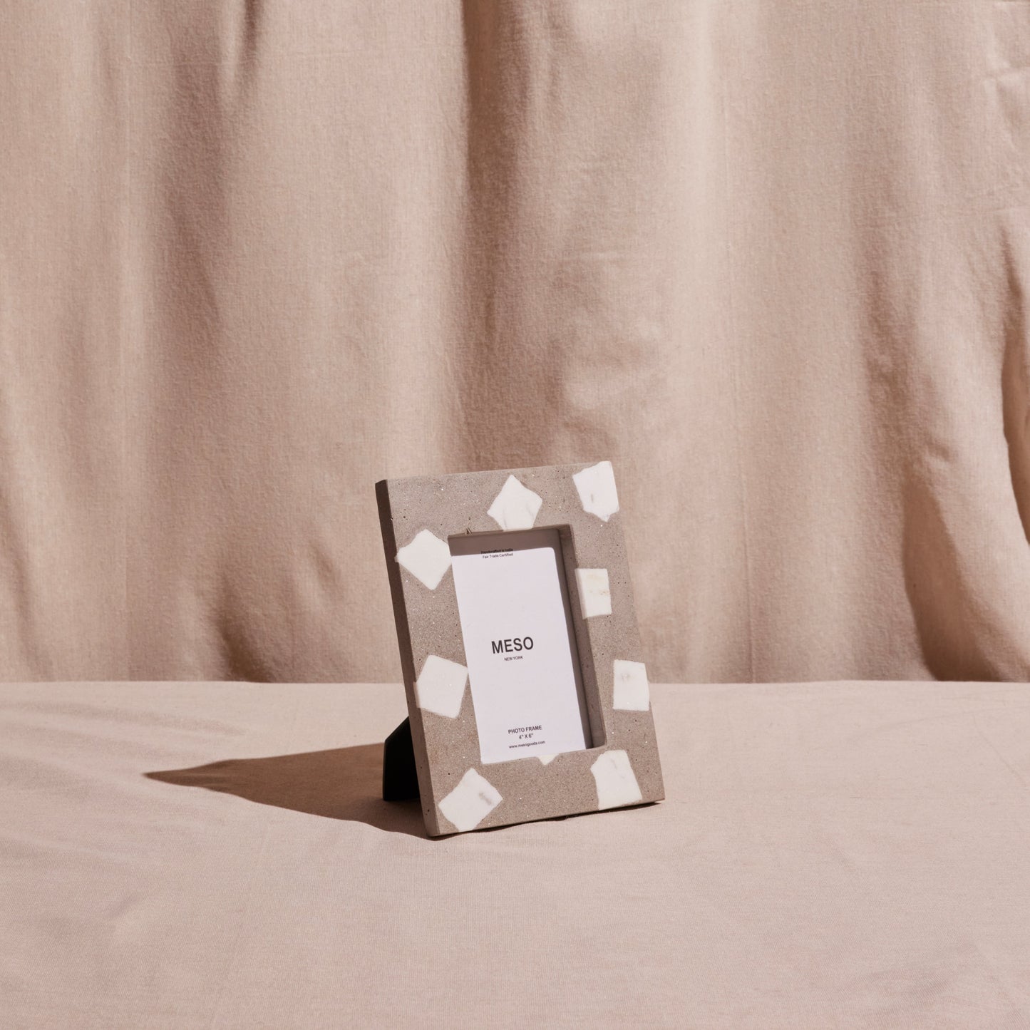 Piso 4x6 Concrete Picture Frame – White Marble Inlay